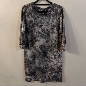 NWT Chico’s Zenergy Jersey Knit  Dress Size O (small 4) Gray Tie dye 3/4 Sleeve